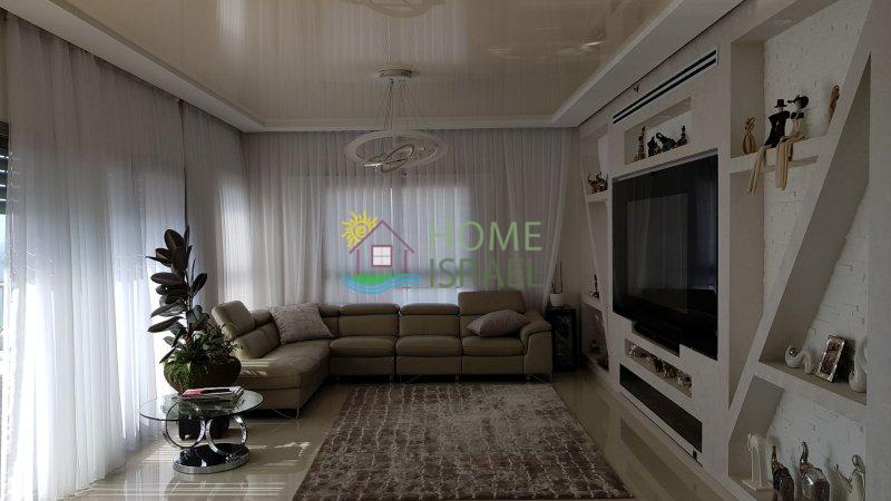 5 комнат в Нетании